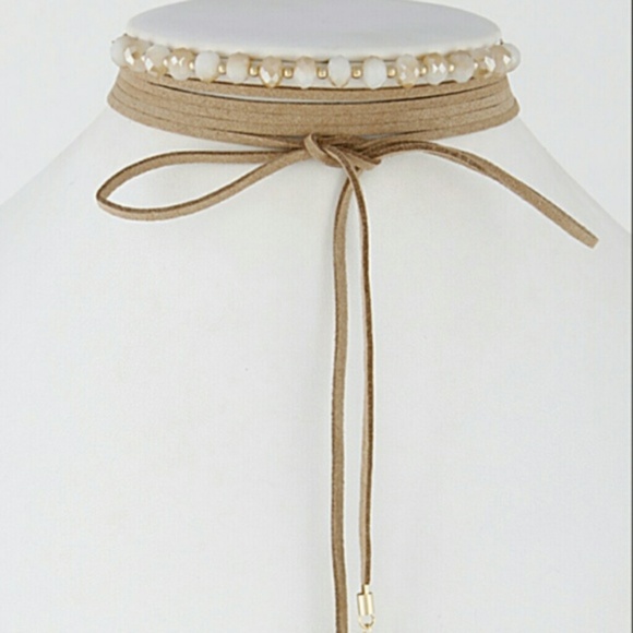 ๐๏ธ Tan Beaded Choker Necklace - Picture 2 of 5